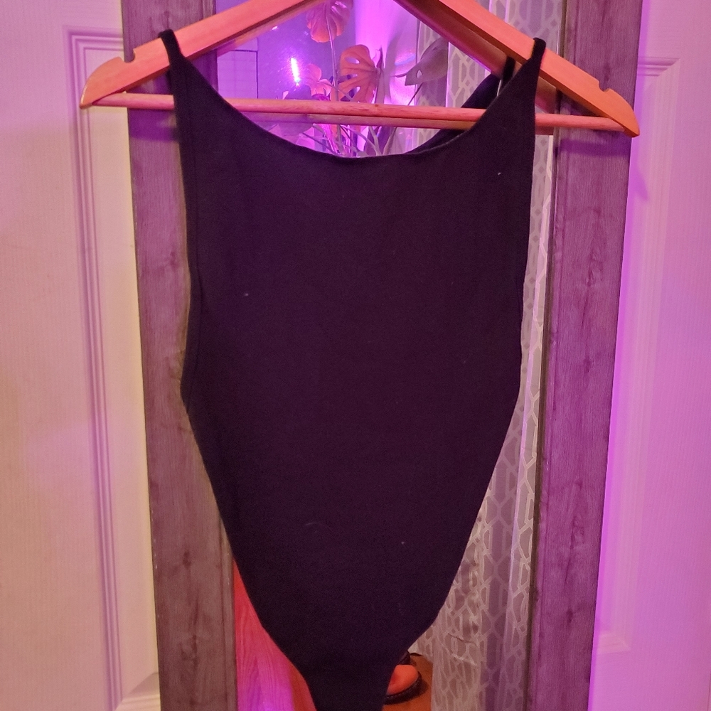 Low back black bodysuit!